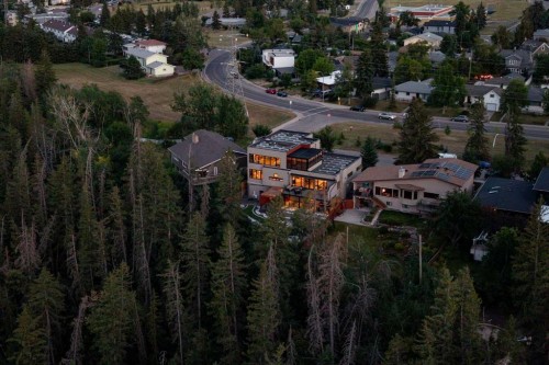 3508 Spruce Drive Sw, Calgary, AB - Outdoor