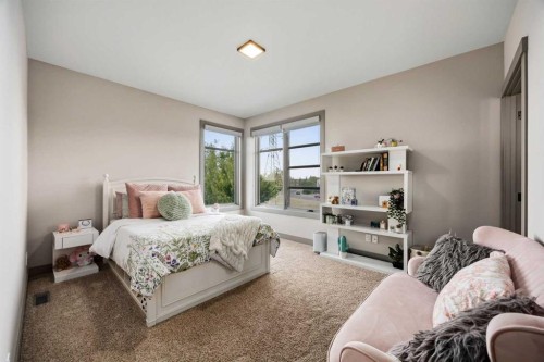 3508 Spruce Drive Sw, Calgary, AB - Indoor Photo Showing Bedroom