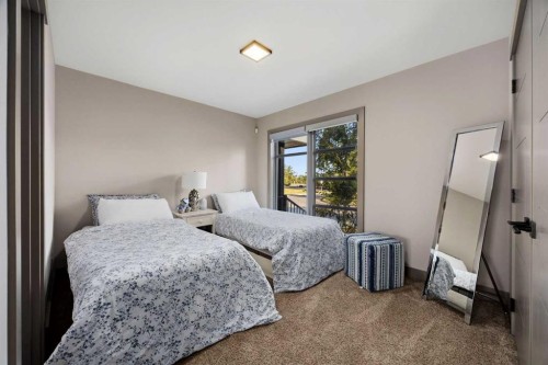 3508 Spruce Drive Sw, Calgary, AB - Indoor Photo Showing Bedroom