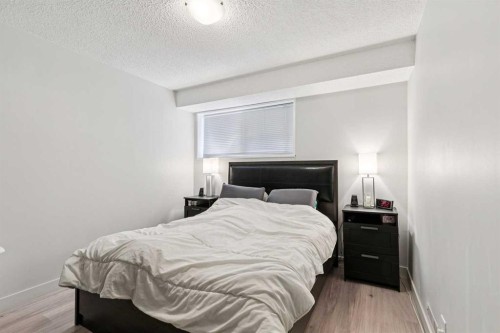 715 5 Street Ne, Calgary, AB - Indoor Photo Showing Bedroom