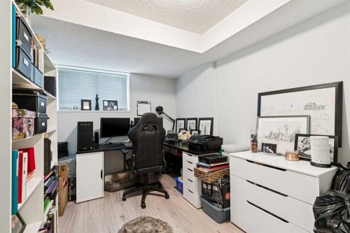 715 5 Street Ne, Calgary, AB - Indoor Photo Showing Office