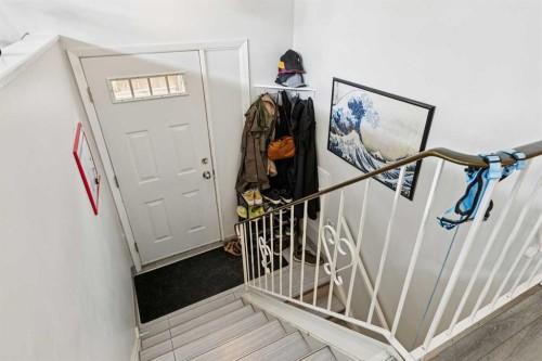 715 5 Street Ne, Calgary, AB - Indoor Photo Showing Other Room