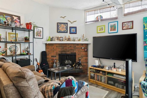715 5 Street Ne, Calgary, AB - Indoor With Fireplace
