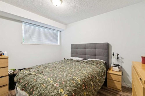 715 5 Street Ne, Calgary, AB - Indoor Photo Showing Bedroom