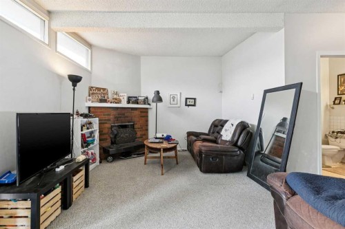 715 5 Street Ne, Calgary, AB - Indoor With Fireplace