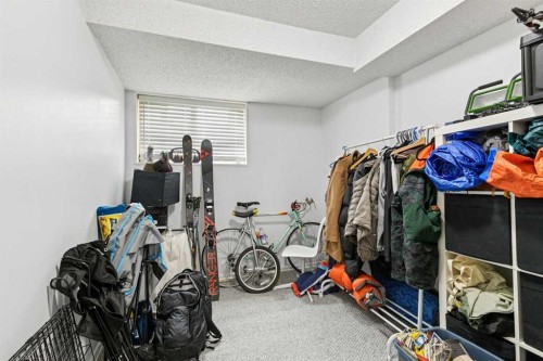 715 5 Street Ne, Calgary, AB - Indoor