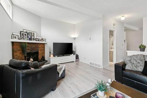 715 5 Street Ne, Calgary, AB - Indoor Photo Showing Living Room With Fireplace