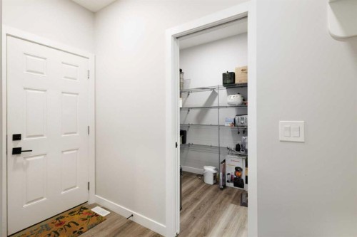 100 Crestbrook View Sw, Calgary, AB - Indoor Photo Showing Other Room