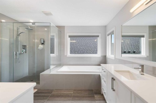 100 Crestbrook View Sw, Calgary, AB - Indoor Photo Showing Bathroom