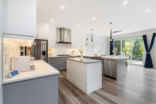 100 Crestbrook View Sw, Calgary, AB - Indoor Photo Showing Kitchen With Upgraded Kitchen