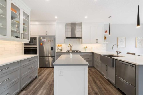 100 Crestbrook View Sw, Calgary, AB - Indoor Photo Showing Kitchen With Upgraded Kitchen