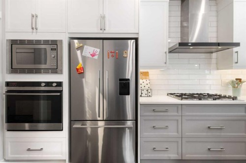 100 Crestbrook View Sw, Calgary, AB - Indoor Photo Showing Kitchen With Upgraded Kitchen