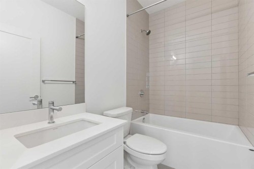 1475 Na'A Drive Sw, Calgary, AB - Indoor Photo Showing Bathroom