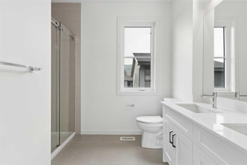 1475 Na'A Drive Sw, Calgary, AB - Indoor Photo Showing Bathroom