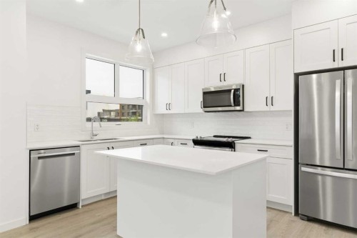 1475 Na'A Drive Sw, Calgary, AB - Indoor Photo Showing Kitchen With Upgraded Kitchen
