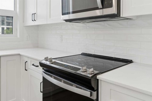 1475 Na'A Drive Sw, Calgary, AB - Indoor Photo Showing Kitchen