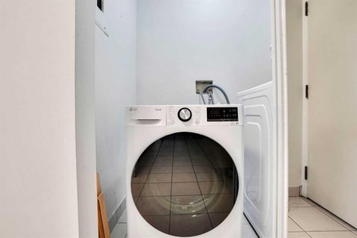 305-431 1 Avenue Ne, Calgary, AB - Indoor Photo Showing Laundry Room