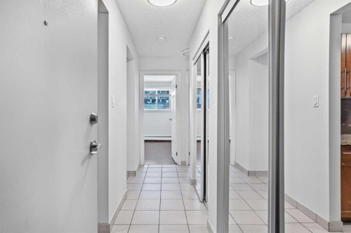 305-431 1 Avenue Ne, Calgary, AB - Indoor Photo Showing Other Room