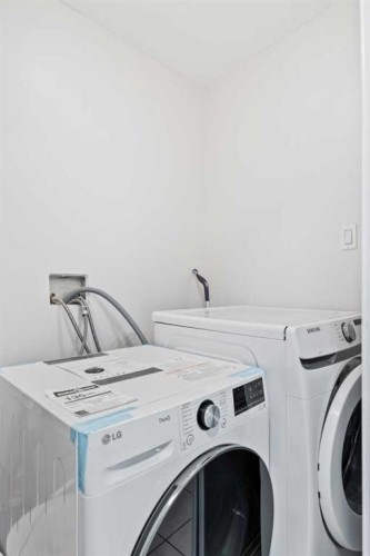 305-431 1 Avenue Ne, Calgary, AB - Indoor Photo Showing Laundry Room