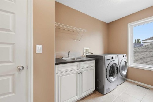 68 Auburn Sound Terrace Se, Calgary, AB - Indoor Photo Showing Laundry Room