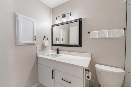 18 Falmere Way Ne, Calgary, AB - Indoor Photo Showing Bathroom