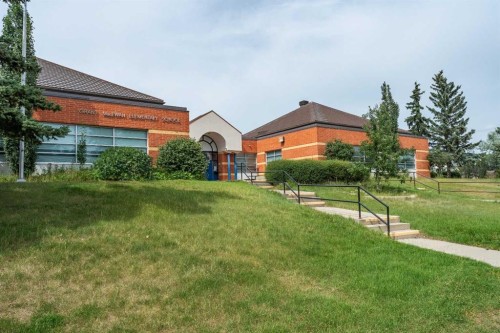 18 Falmere Way Ne, Calgary, AB - Outdoor