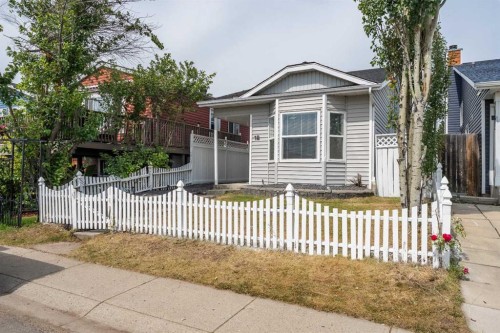 18 Falmere Way Ne, Calgary, AB - Outdoor
