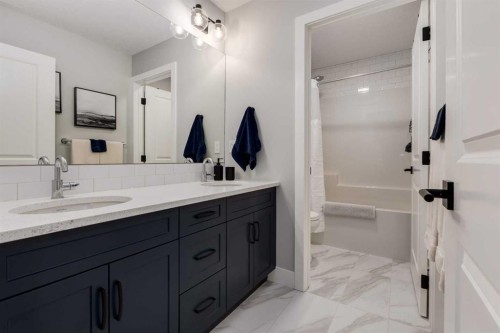18 South Shore Bay, Chestermere, AB - Indoor Photo Showing Bathroom