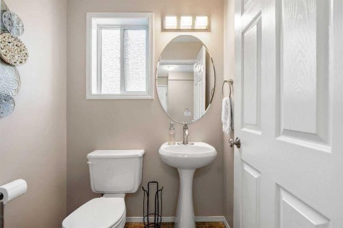 359 Mt Apex Green Se, Calgary, AB - Indoor Photo Showing Bathroom