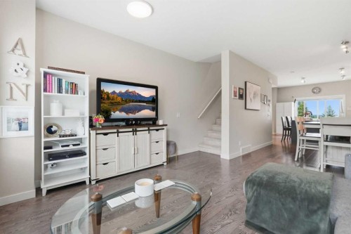 17 Stonehouse Crescent Nw, High River, AB - Indoor Photo Showing Living Room