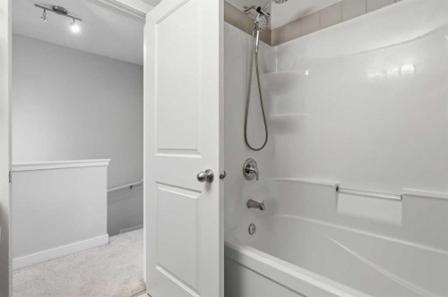 17 Stonehouse Crescent Nw, High River, AB - Indoor Photo Showing Bathroom