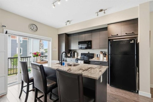17 Stonehouse Crescent Nw, High River, AB - Indoor Photo Showing Kitchen
