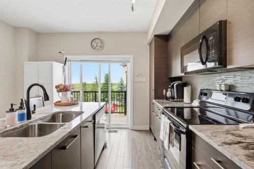 17 Stonehouse Crescent Nw, High River, AB - Indoor Photo Showing Kitchen With Double Sink With Upgraded Kitchen
