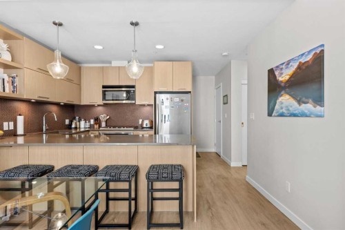 231-721 4 Street Ne, Calgary, AB - Indoor Photo Showing Kitchen With Upgraded Kitchen