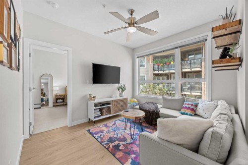 231-721 4 Street Ne, Calgary, AB - Indoor Photo Showing Living Room