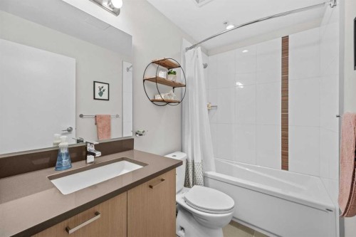 231-721 4 Street Ne, Calgary, AB - Indoor Photo Showing Bathroom