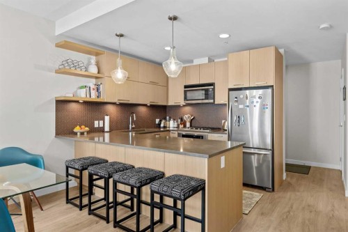231-721 4 Street Ne, Calgary, AB - Indoor Photo Showing Kitchen With Upgraded Kitchen
