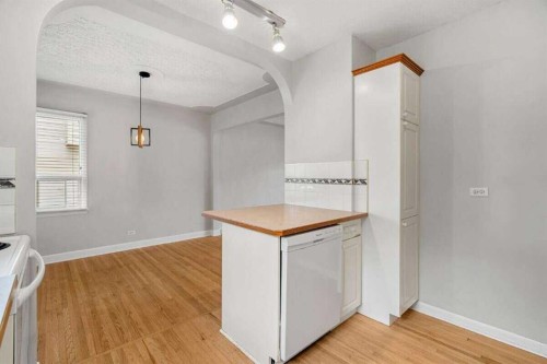 2307 Richmond Road Sw, Calgary, AB - Indoor Photo Showing Kitchen