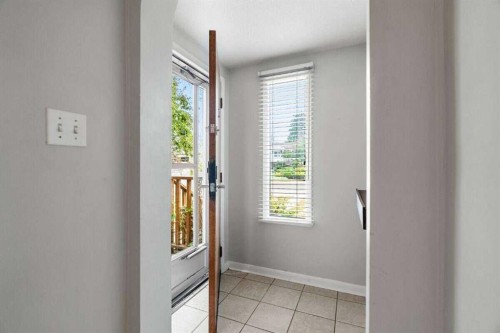 2307 Richmond Road Sw, Calgary, AB - Indoor Photo Showing Other Room
