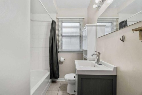 2307 Richmond Road Sw, Calgary, AB - Indoor Photo Showing Bathroom