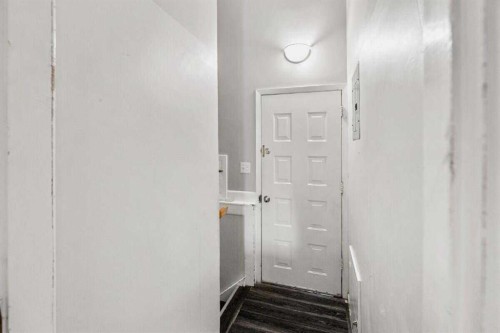 2307 Richmond Road Sw, Calgary, AB - Indoor Photo Showing Other Room
