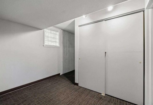 2307 Richmond Road Sw, Calgary, AB - Indoor Photo Showing Other Room