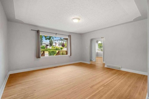 2307 Richmond Road Sw, Calgary, AB - Indoor Photo Showing Other Room