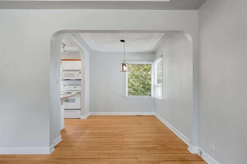 2307 Richmond Road Sw, Calgary, AB - Indoor Photo Showing Other Room
