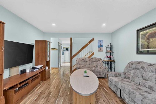 120 Aboyne Place Ne, Calgary, AB - Indoor Photo Showing Living Room