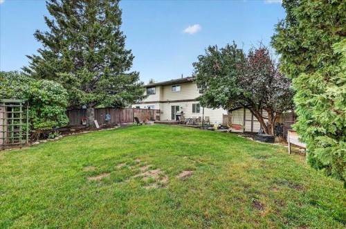 120 Aboyne Place Ne, Calgary, AB - Outdoor