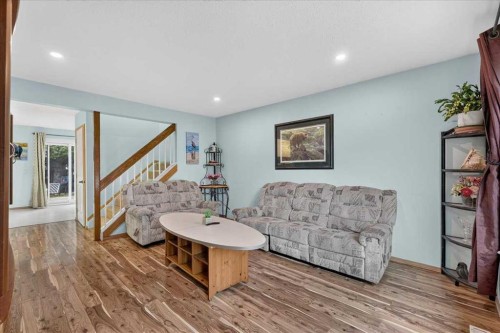 120 Aboyne Place Ne, Calgary, AB - Indoor Photo Showing Living Room