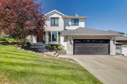 22 Patrick View SW Calgary, AB T3H 3B2