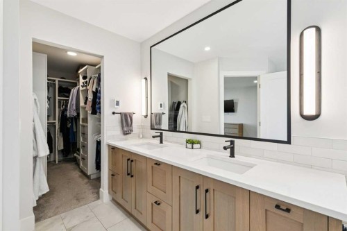 22 Patrick View Sw, Calgary, AB - Indoor Photo Showing Bathroom