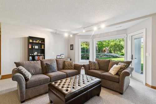 22 Patrick View Sw, Calgary, AB - Indoor Photo Showing Living Room